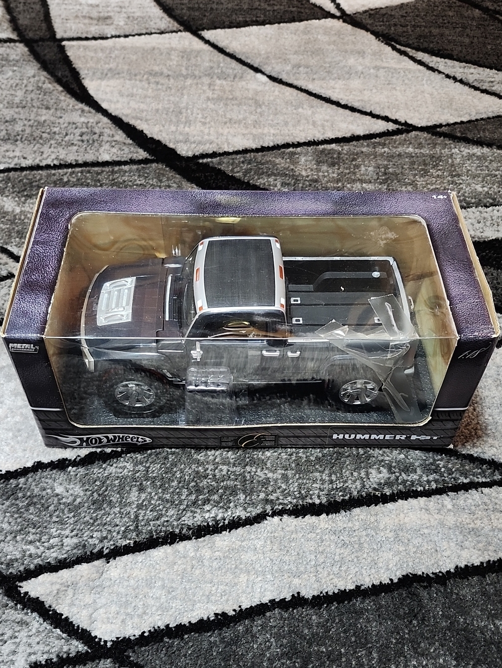 1:18 SCALE 100% HOT WHEELS BLACK HUMMER H3T CONCEPT DIECAST MODEL TRUCK 2004